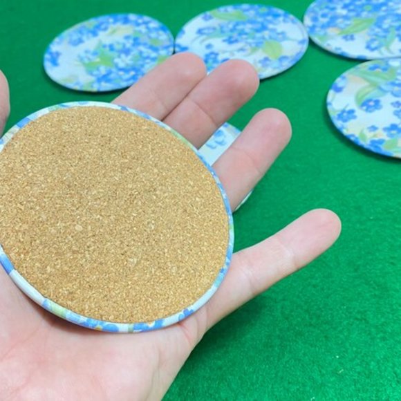 Vintage Set of 6 Drink Coasters, in addition to the box that contains them, a fl - Picture 5 of 6